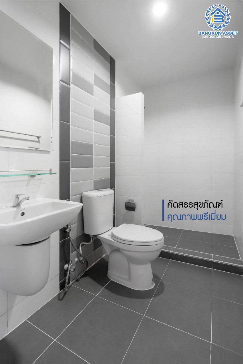 บ้านมือสองตกแต่งใหม่ แบรนด์ Q.House ม.เดอะทรัสต์ทาวน์ ราชพฤกษ์-รัตนาธิเบศร์ ทาวน์เฮ้าส์หลังใหญ่ เนื้อที่ 19.8 ตร.ว. มาพร้อมฟังก์ชั่น 3 ห้องนอน 2 ห้องน้ำ จอดรถได้ถึง 2 คัน บนทำเลติดถ.ราชพฤกษ์ เดินทางสู่ใจกลางเมืองได้อย่างรวดเร็ว ใกล้รถไฟฟ้า"สถานีบางรักน้อยท่าอิฐ"...